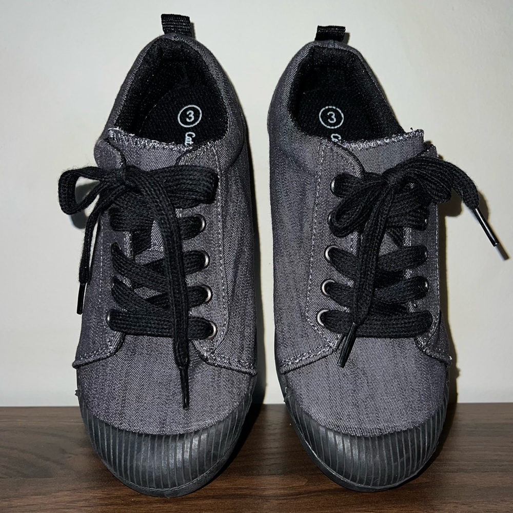 Cat & Jack Gray Canvas Black Laced Low Top Non Slip/Marking Unisex Sneaker Shoe - Picture 4 of 6